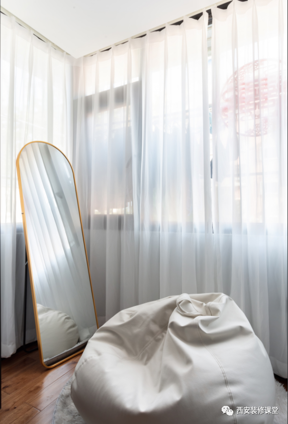 60㎡一室一厅,两人住大胆改造