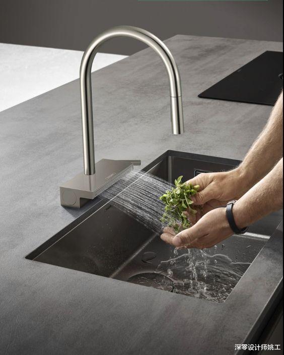 空间不同水槽也是不同的,厨房大单槽卫生间一体式台盆,非常实用