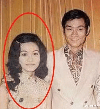 郑少秋|同是郑少秋的基因,把郑欣宜和官晶华两女儿一对比,差距就出来了