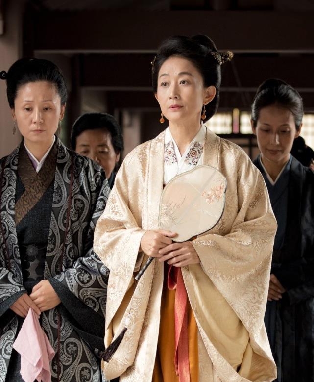 陈瑾|陈瑾:与哥哥一辈子不婚不育,却被传介入男演员婚姻,珠宝论筐数