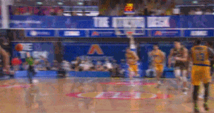 周琦|NBL中国德比！周琦违体太低迷，刘传兴6+5怒吼，完胜大魔王