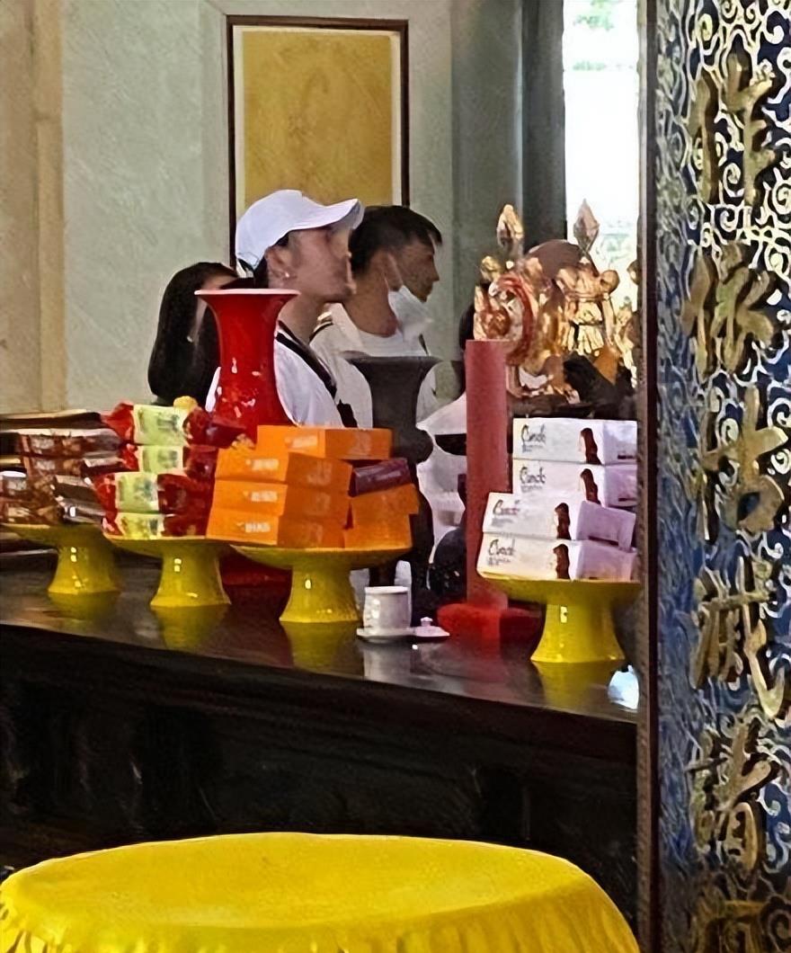 钟丽缇|“百亿富婆”钟丽缇:3个女儿2个爹,52岁还到处求子想生儿子