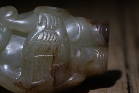 |舊藏和田玉“枣红皮 童子戏鹅”