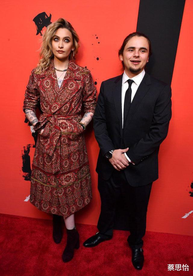 迈克尔·杰克逊|迈克尔·杰克逊20岁小儿子罕见现身，毛发很浓密，神态越发像父亲