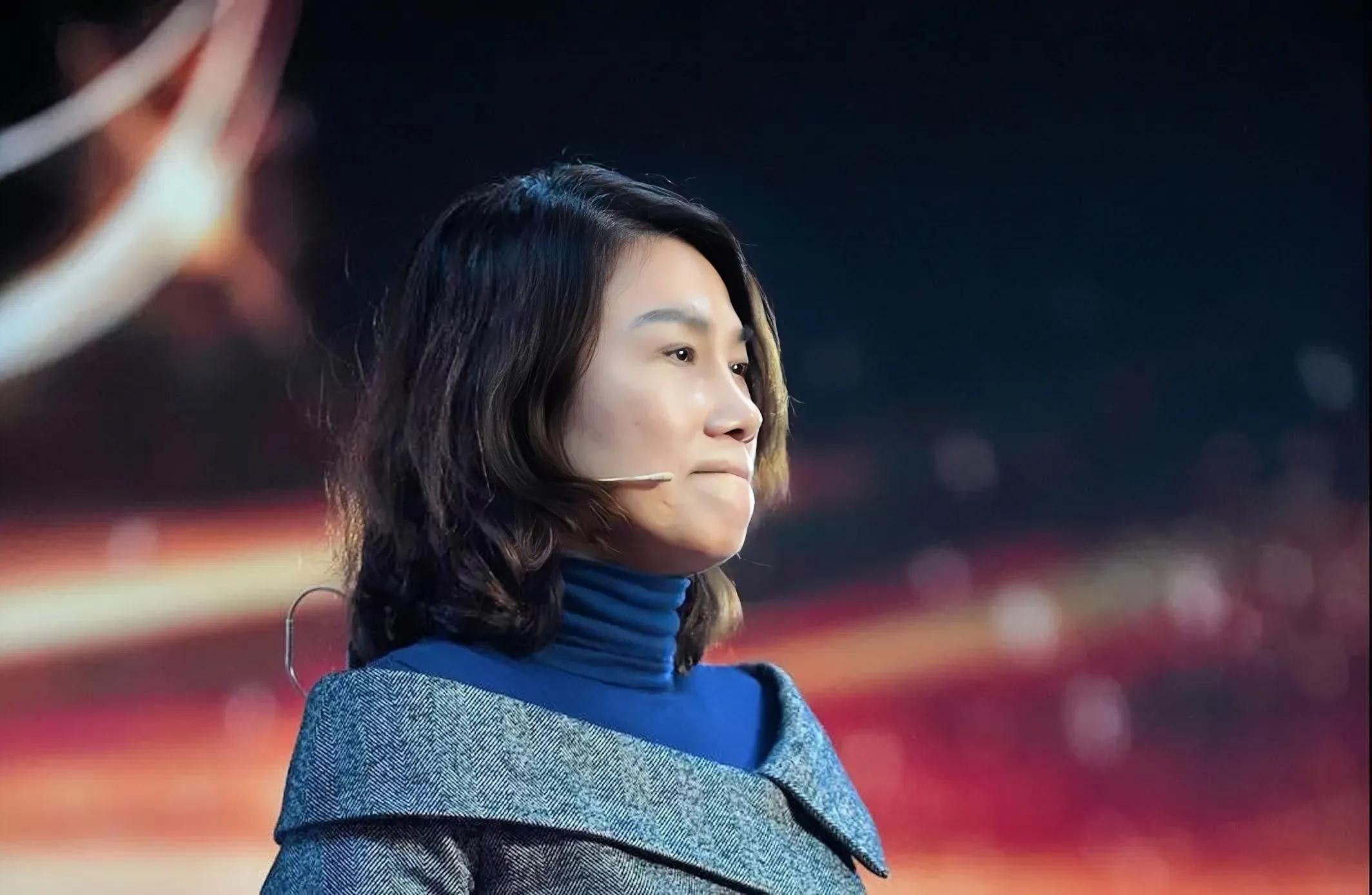 董明珠|?董明珠：为儿子董东东放弃再婚的念头，儿子40岁未婚让她担心！