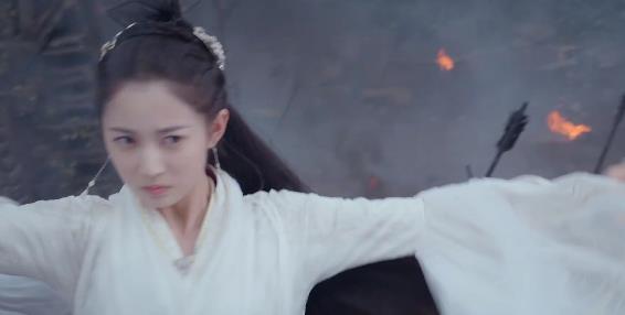 陈乔恩|《镜.双城》未开播先开吵？女主被言是“木头”，看完预告我悟了