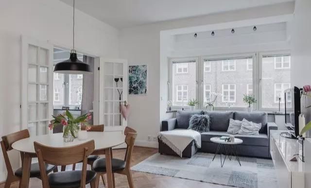 晒我46平小户型,柜子悬空5公分上挂,一装完深得朋友喜爱