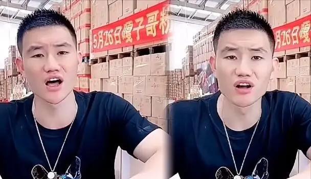 谢孟伟|“嘎子哥”谢孟伟卖牛仔裤，摸女助理大腿引热议，女孩后退显尴尬