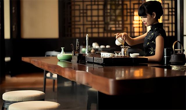 回顾安徽一茶艺师勾引老板,遭原配痛殴后裸跪求饶,最终冻死河边