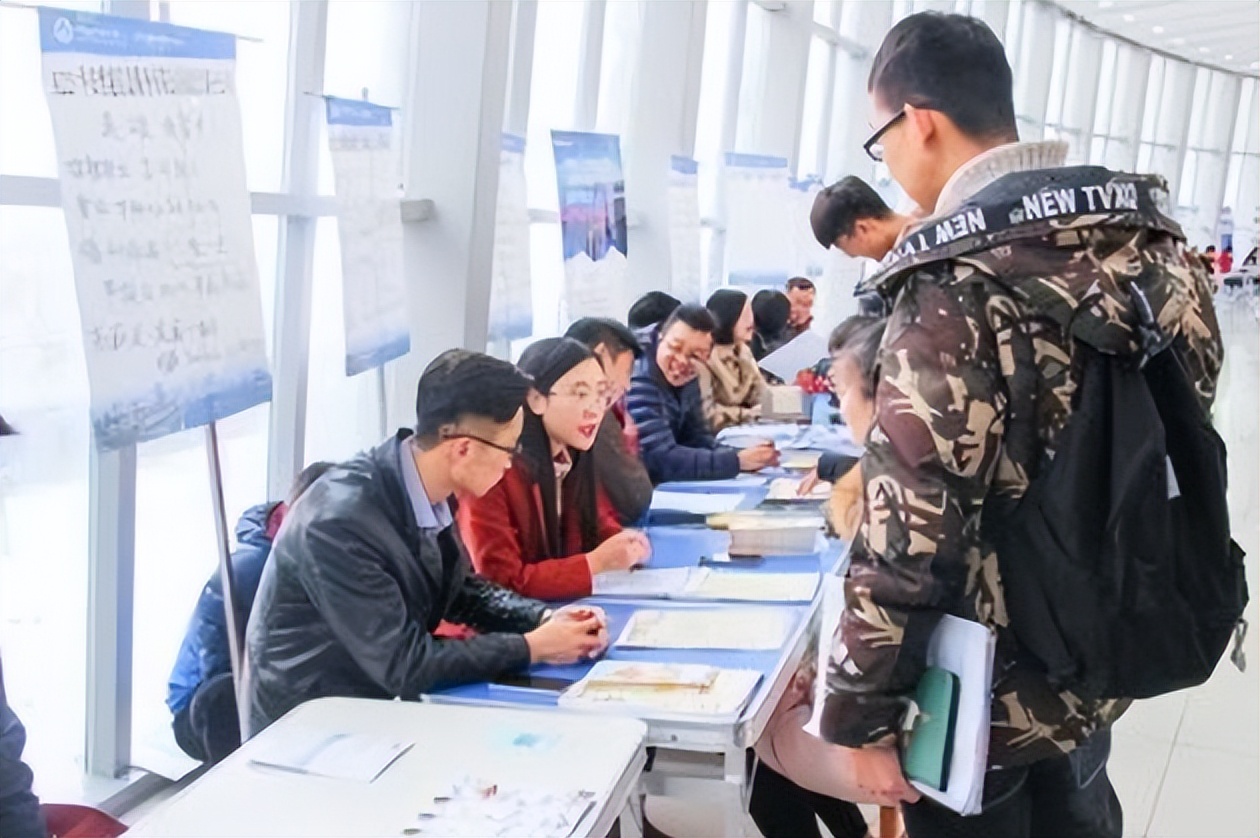 求职|2022年本科就业“红牌专业”，找工作越来越难，法学专业排在第5