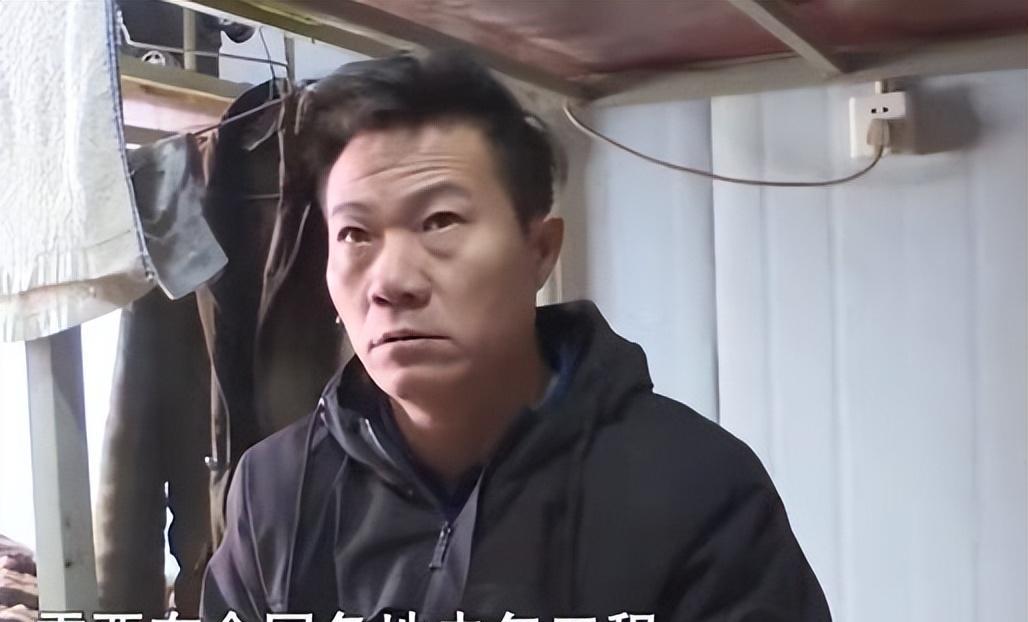 2021年男子在工地偶遇工友老婆,抬头一瞧,是自己失踪14年的妻子