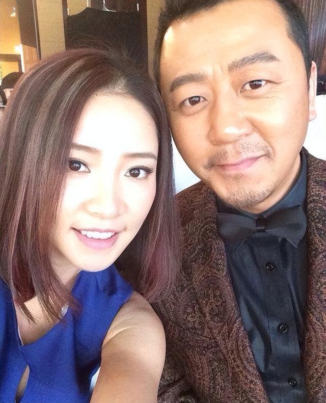 李燃|郭涛妻子李燃,嫁大15岁丈夫,婚后生两娃,一家四口幸福甜蜜