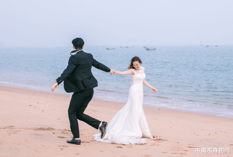 成都 “裸嫁穷男友,新婚当日看到小姑子朋友圈”没100万我不进这个门