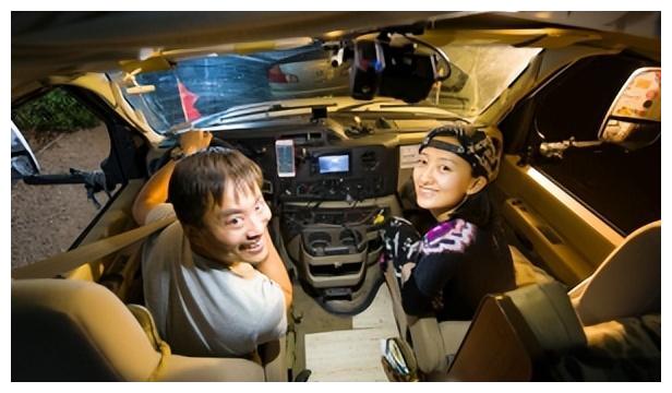 何炅|“人走茶凉”何炅:揭娱圈黑幕遭资本报复,唯有沈腾马丽前来报恩