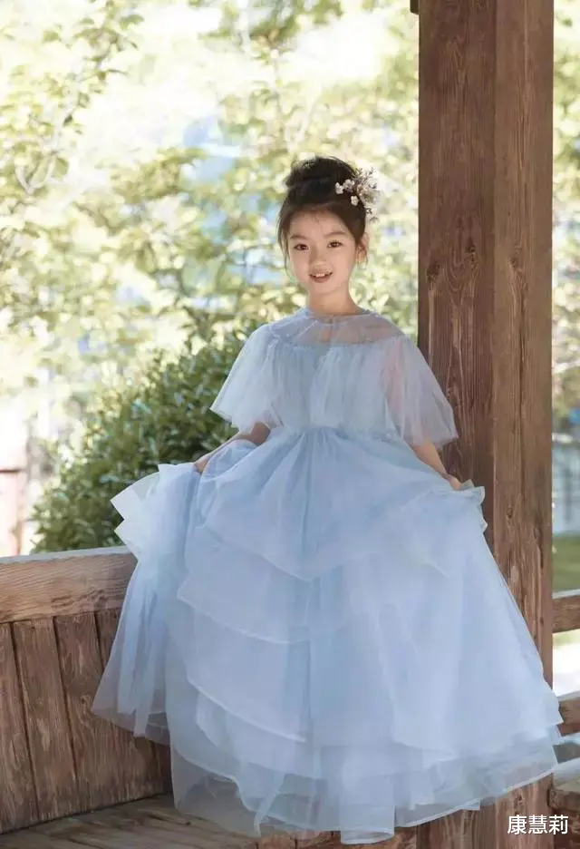 阿拉蕾|“赚钱养家”阿拉蕾：上节目赚钱养弟弟，被孙红雷一句话整破防