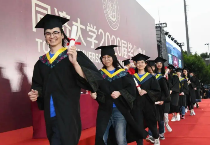 职业年金|一学院女寝室所有人都成功考研，网友们却百般嘲讽：专业太坑