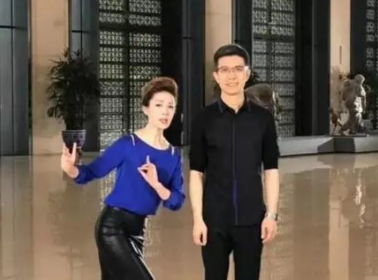 朱广权|朱广权：从东北小城走出来的著名央视主播，为何43岁仍未婚？