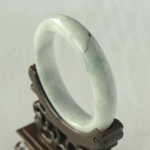 翡翠手镯|1千块和1万块的翡翠手镯，差距到底有多大？