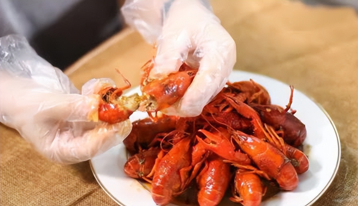 大学生|00后大学生青睐的“新兴职业”，哄睡师月入3万，这些都收入颇丰