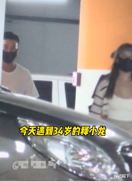 释小龙|释小龙携妻女现身，老婆时尚漂亮身材超棒，女儿乖巧可爱太软糯！