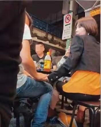 |37岁女星秀百万豪车引争议，被质疑遭包养陪饭局，怒发声拿出证据