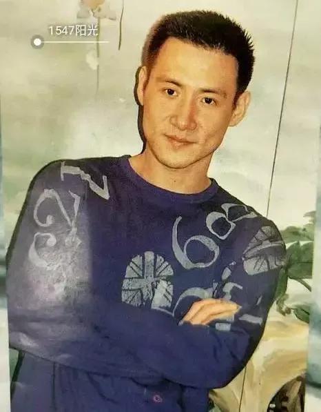 张学友|张学友是四大天王之首，当年比beyond火很多，有人质疑其目的不纯