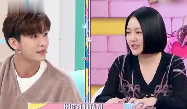 小S|小S深夜晒照吐槽蟑螂，炎亚纶评论却被删除，网友：为钱折腰