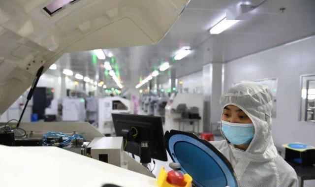 光刻机|超142台EUV光刻机，ASML已经有点等不及了