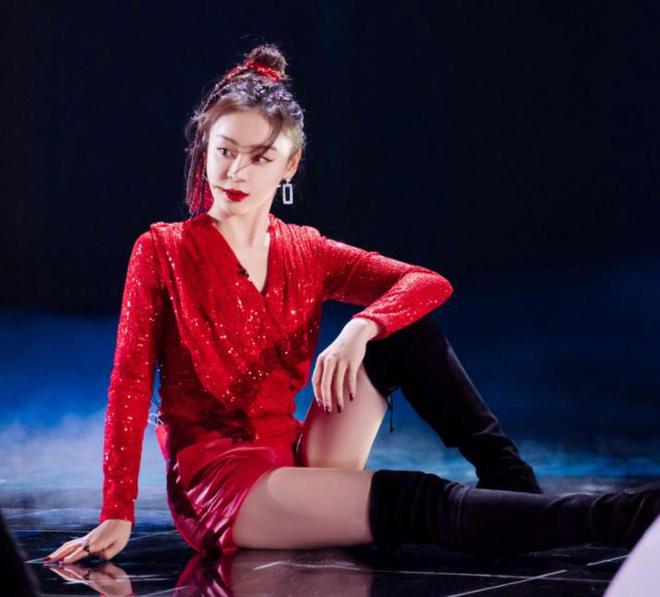 35岁袁姗姗晒出独居生活照,全屋乱到超乎想象,网友:很有烟火味