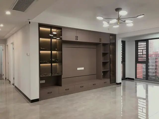 新房完工,还没家具就很漂亮,电视墙大气又实用,值得效仿!