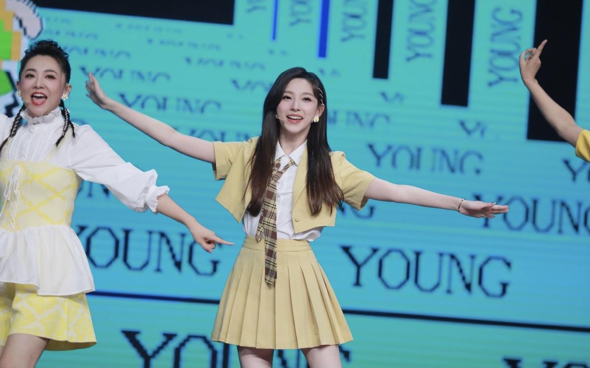 马凡舒|马凡舒太美!解说NBA出道,主持春晚爆红,1米72大长腿,性感诱人