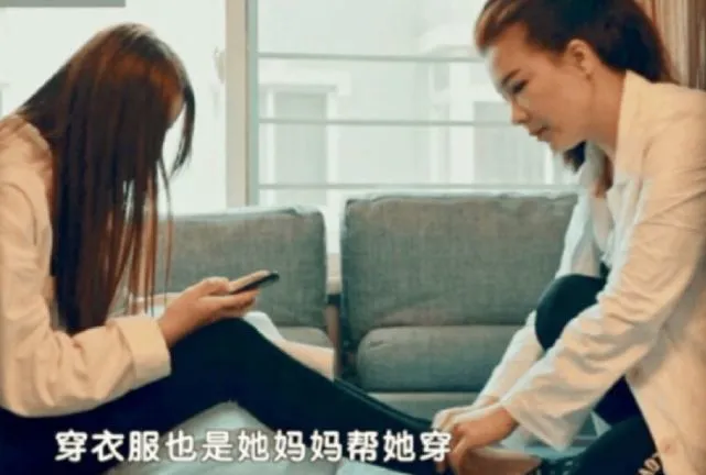 ?“超级巨婴”,16岁吃饭仍需人喂,1天花掉11万,现状如何?