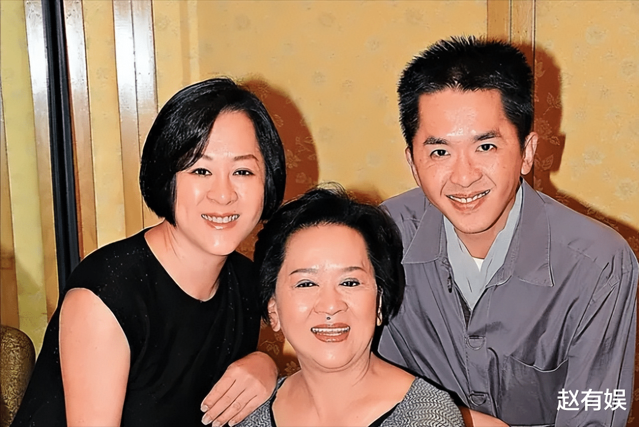 邓兆尊|“现代版韦小宝”邓兆尊：继承母亲上亿财产，养3位女友不婚不育