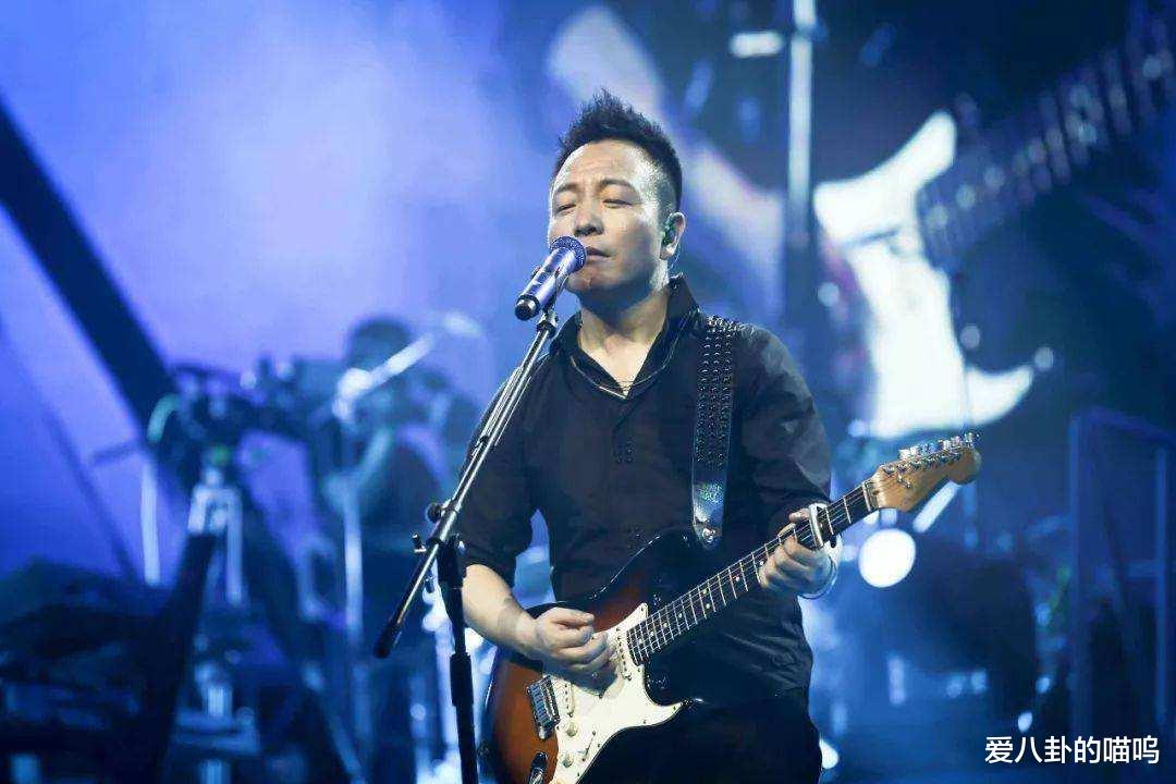 董璇|许巍，穷得叮当响，差点抑郁自杀，军官女友拯救了他的人生