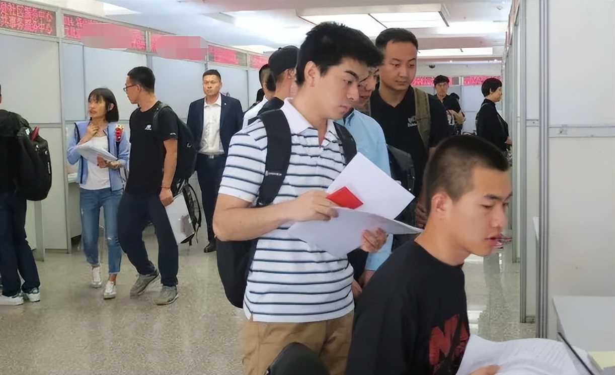 英语四六级|铁饭碗排行更新了,公务员进入前三甲,榜首备受大众喜爱