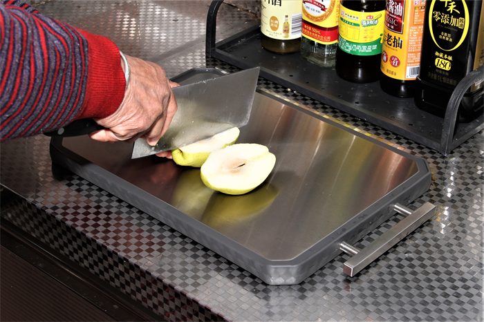 还在用难打理易生菌的普通菜板吗?早该换成双面抗菌不锈钢菜板