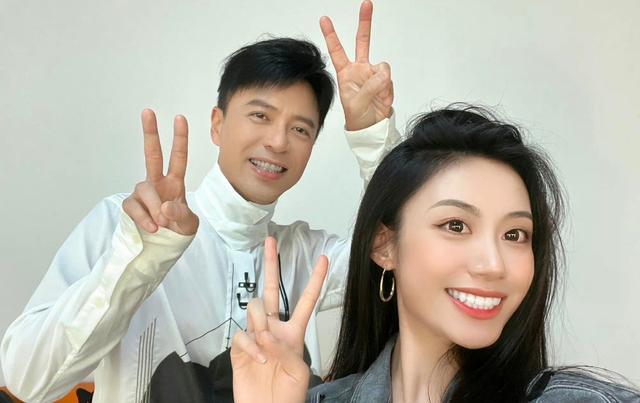 声生不息|伍珂玥探班李克勤,晒与李克勤合影,让大家准时收看《声生不息》