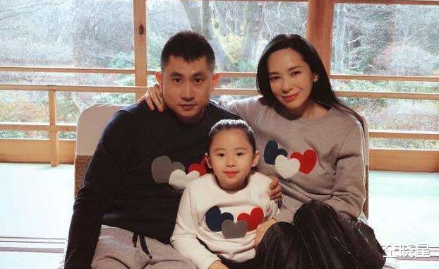 黄绮珊|“最飒港姐”郭羡妮：下嫁河南农村，倒贴丈夫买3房，终成大赢家