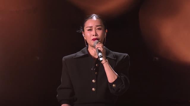 那英|那英上喜剧综艺当导师,她要放弃《好声音》吗?我有四点看法