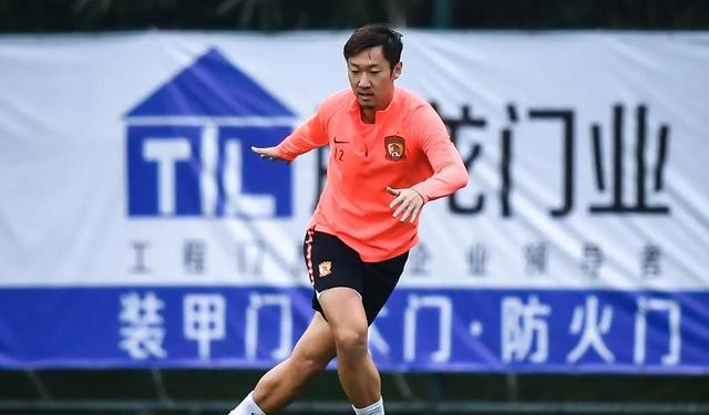 本泽马|大V透露徐新转会内幕！徐新却表态：加盟海港不是冲钱！