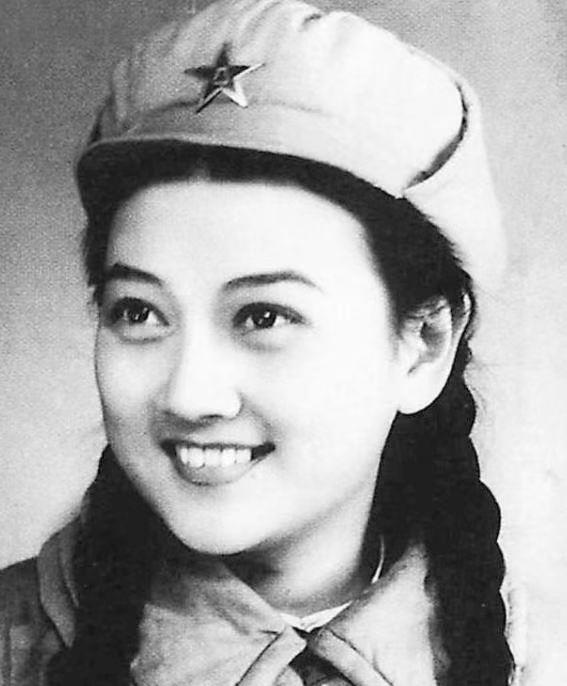 柳岩|上世纪最美女将军，无数60后的“女神”，如今87岁，风采依旧
