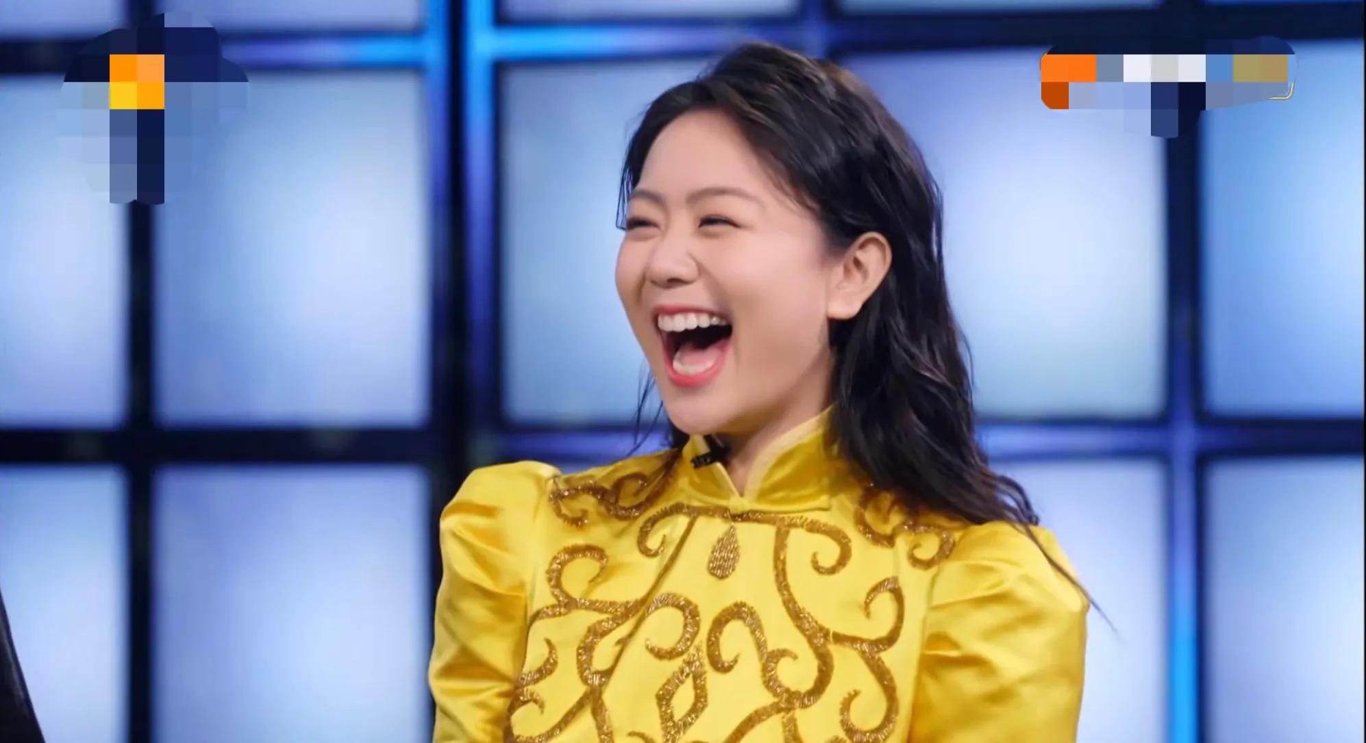 谢娜|新主持人冯禧说错话，何炅巧妙救场，弹幕留言：好怀念谢娜！