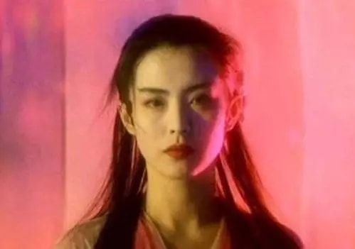 倪妮|娱乐圈5位“腿精”，关晓彤倪妮上榜，莫文蔚给腿买了3千万保险