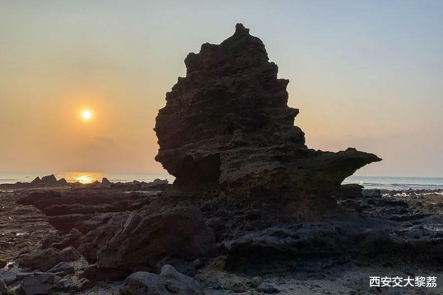 属于夜晚的活火山