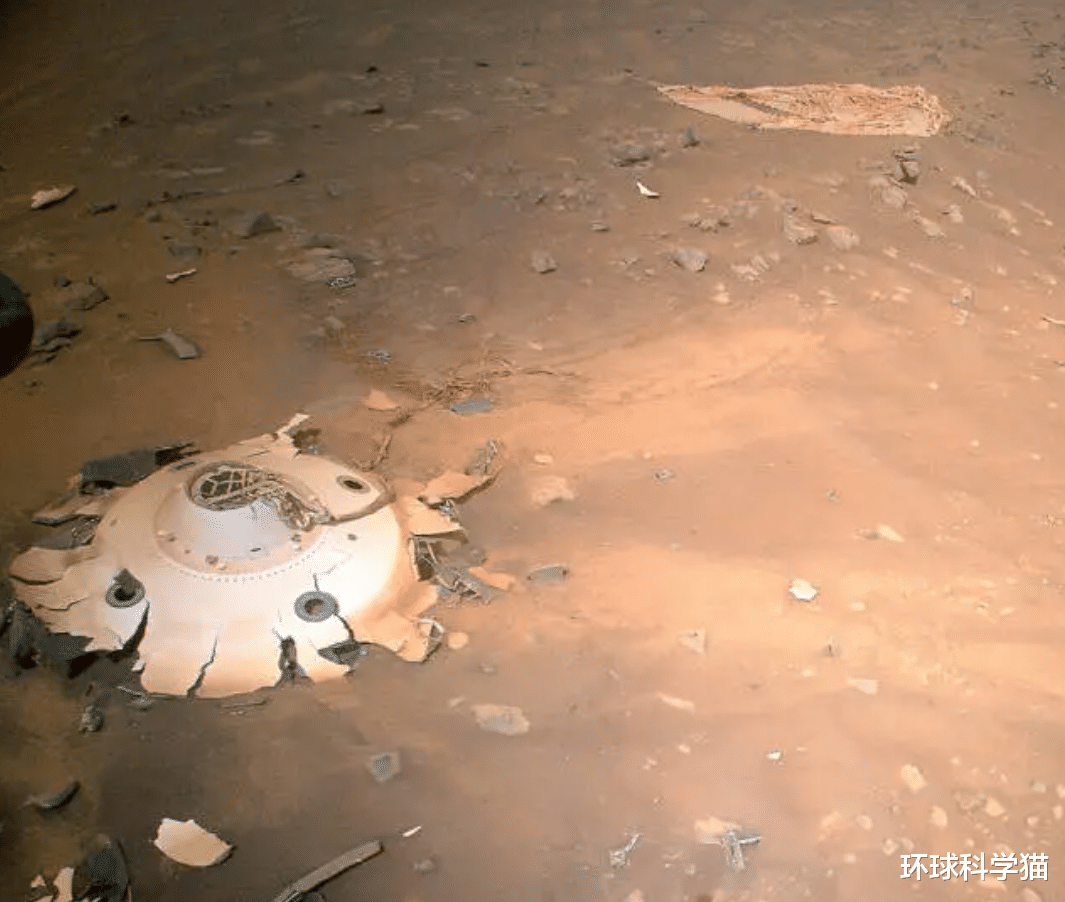 NASA火星新发现!岩石间出现“意想不到”的物体,闪亮效果明显