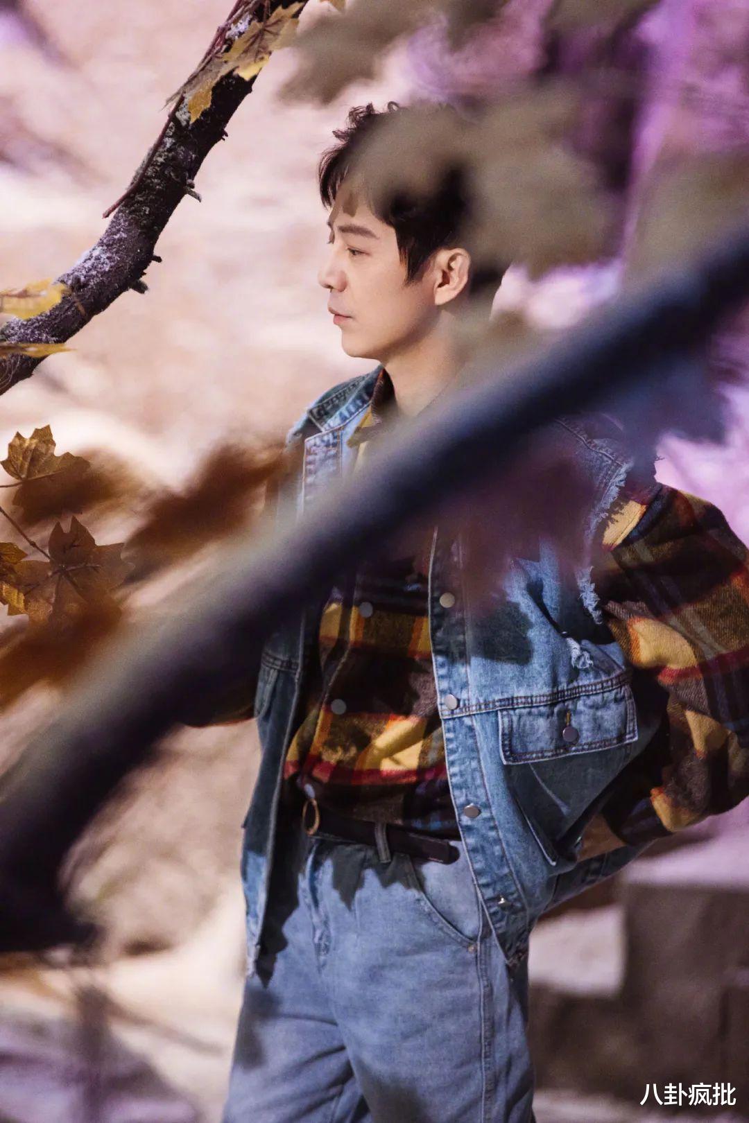 肖战|肖战行踪被泄露？何炅落魄？白敬亭拒绝综艺？AB营销小海绵？