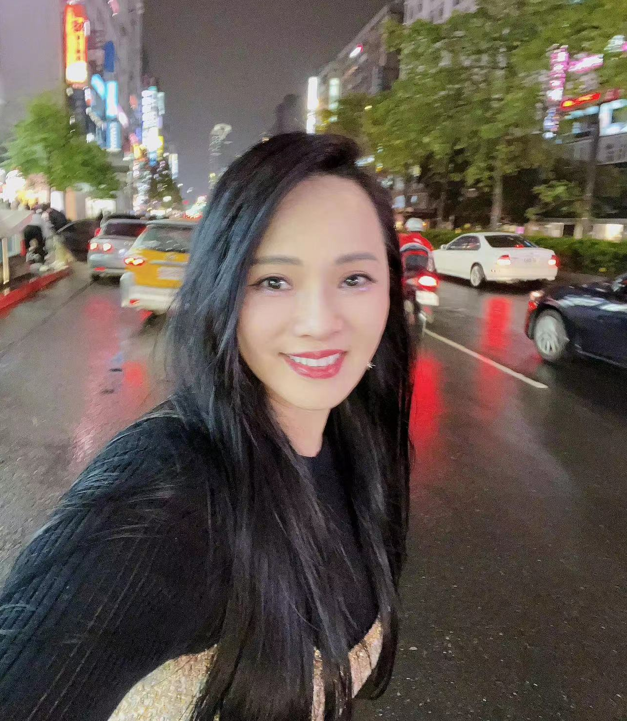 伊能静|伊能静回台湾娘家探亲！全家气质佳笑开怀，85岁母亲感染后仍健朗