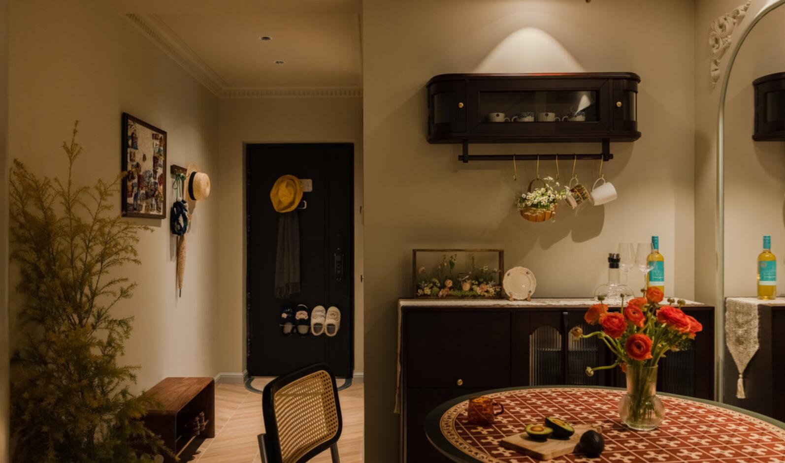 70㎡的新房,她将“电影”搬进家中,一人一宠,温暖又幸福