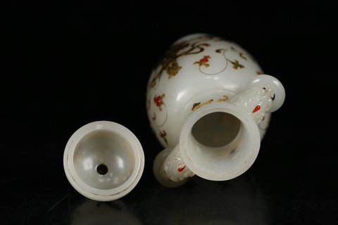 |清代 老和田玉双瑞兽耳瓶