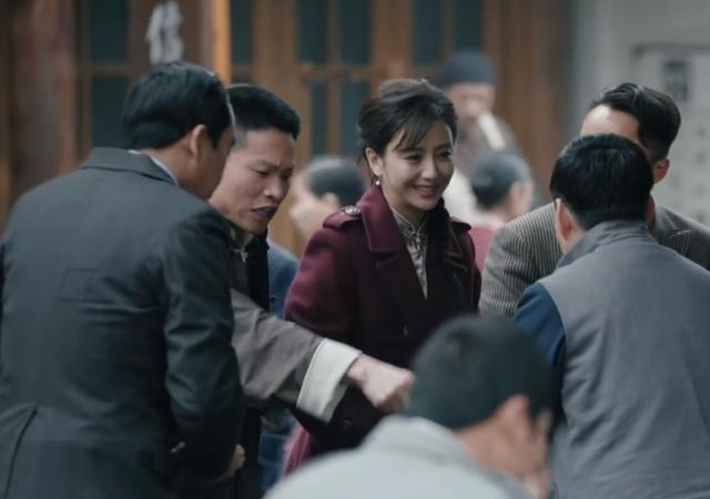 佟丽娅|佟丽娅演谍战剧:英雄变傻白甜、全员智商不在线,接剧眼光真不行